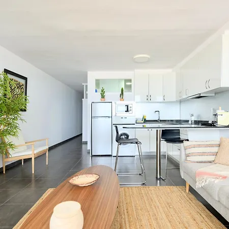 شقة Charming 2 Bedroom Retreat With Beachfront Views *